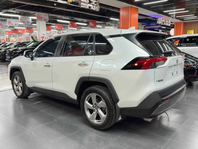 Toyota RAV4 — фото 4