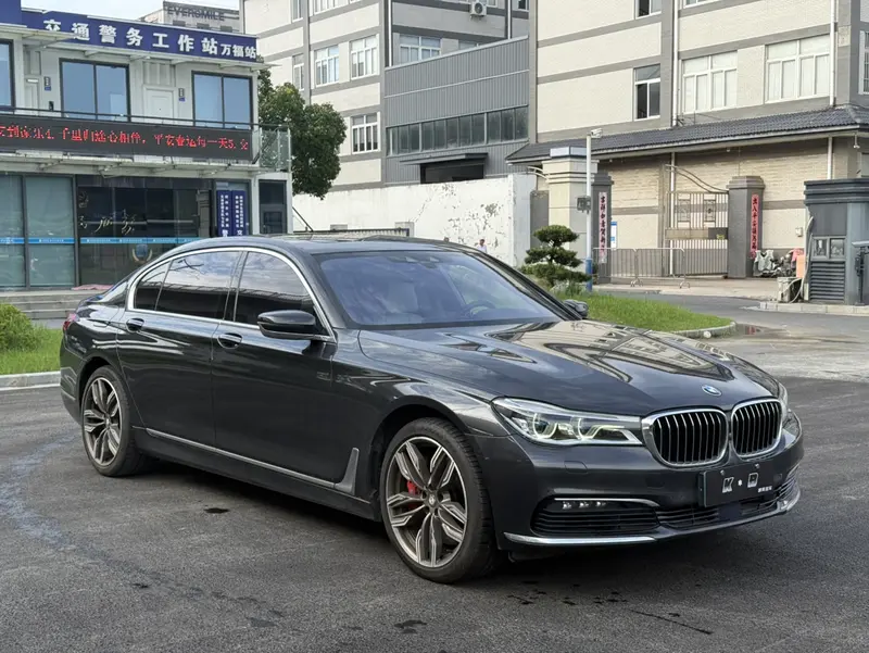 BMW 7 Series 750Li xDrive — фото 3