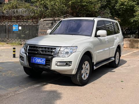 Mitsubishi Pajero (Import)
