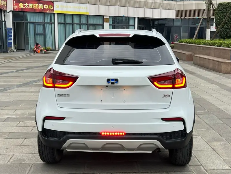 Geely Vision X3 — фото 5