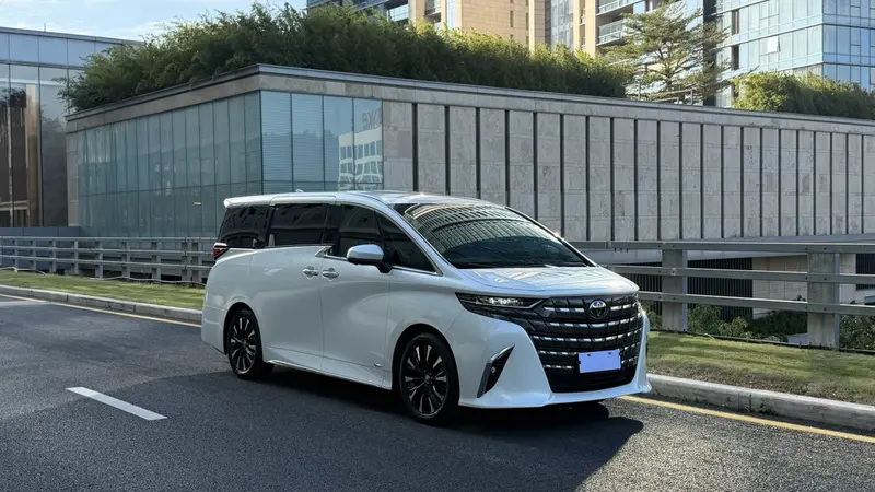 Toyota Alphard — фото 3