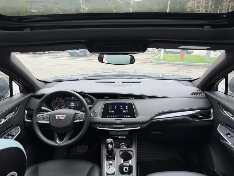 Cadillac XT4 — фото 7