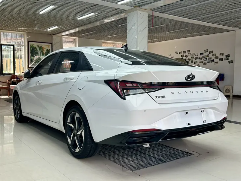 Hyundai Elantra — фото 4