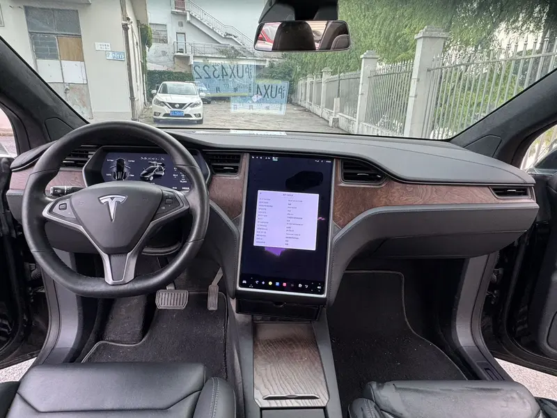 Tesla Model X — фото 7