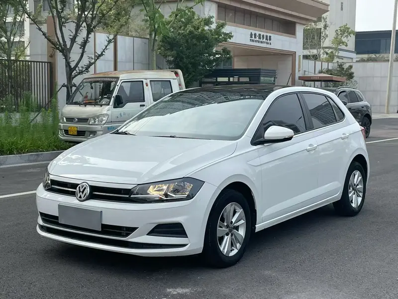 Volkswagen Polo Plus 1.5 L AT