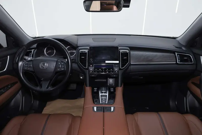 Honda UR-V 370 TURBO 4 WD Premium Plus — фото 10