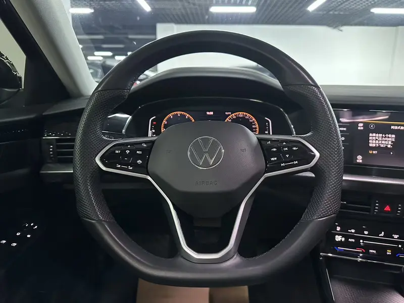 Volkswagen Passat — фото 8