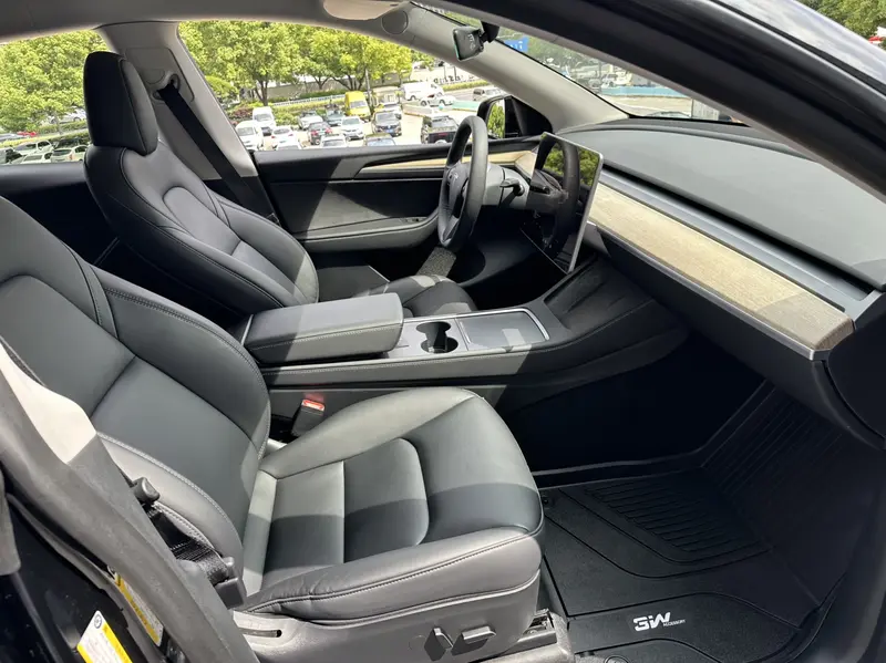 Tesla Model Y — фото 13