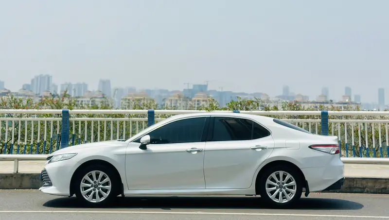 Toyota Camry — фото 4