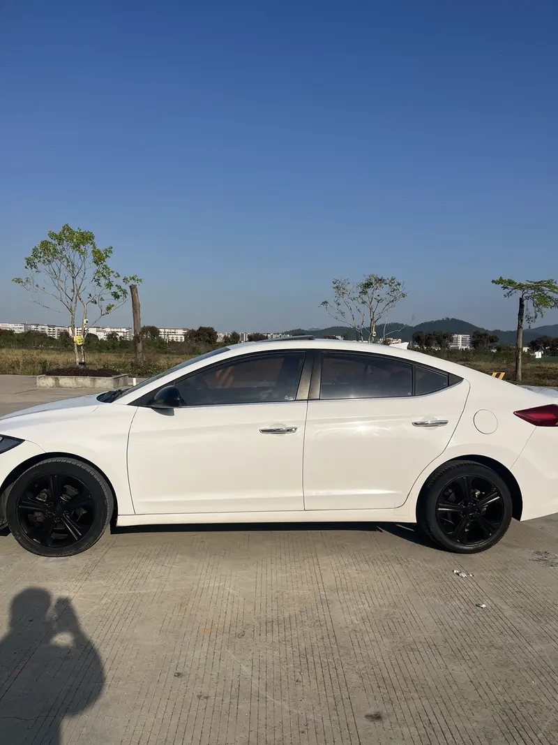 Hyundai Elantra — фото 4
