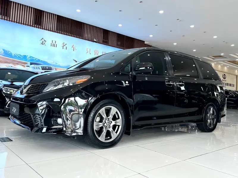 Toyota Sienna — фото 1