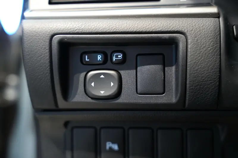 Lexus ES 200 Comfort — фото 11