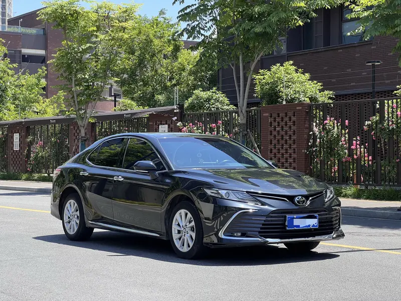 Toyota Camry — фото 3