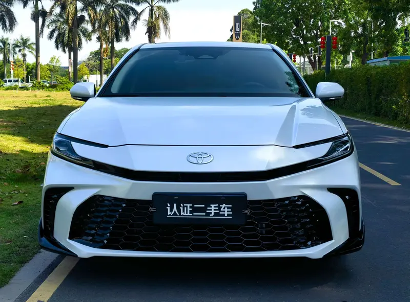 Toyota Camry — фото 2