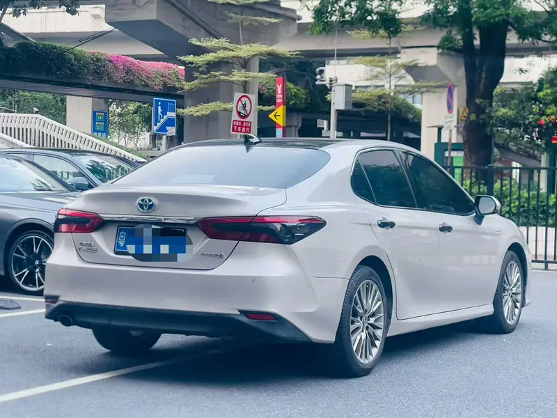 Toyota Camry — фото 6
