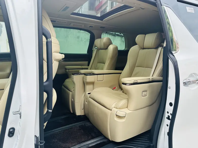 Toyota Alphard — фото 14