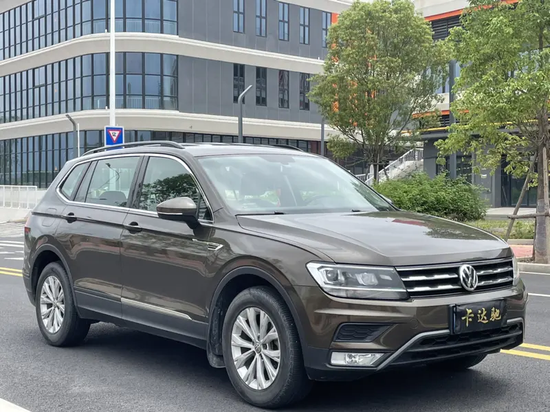 Volkswagen Tiguan L — фото 3