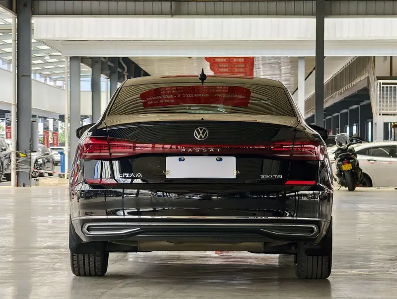 Volkswagen Passat — фото 6