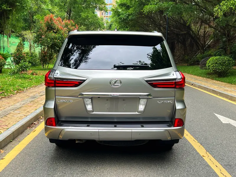 Lexus LX — фото 6