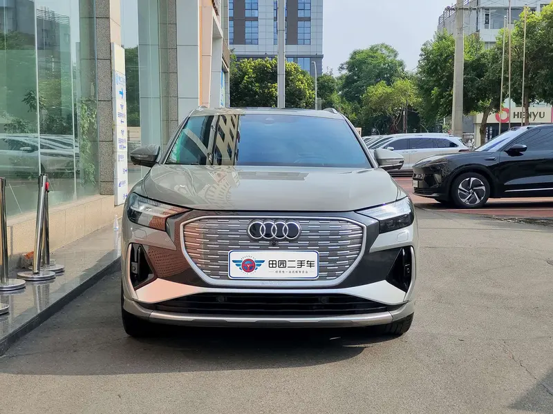 Audi Q4 e-tron — фото 2