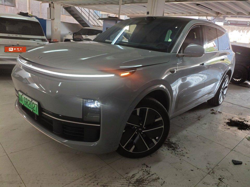 Li Auto (Lixiang) L9 2025 1