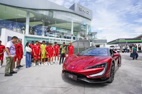 比亚迪助力中国足球小将 第一次现场圆梦世界杯