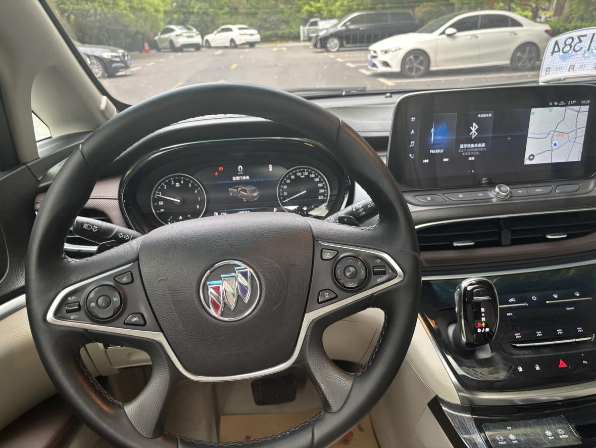 Buick GL8: фотография 14 из 19