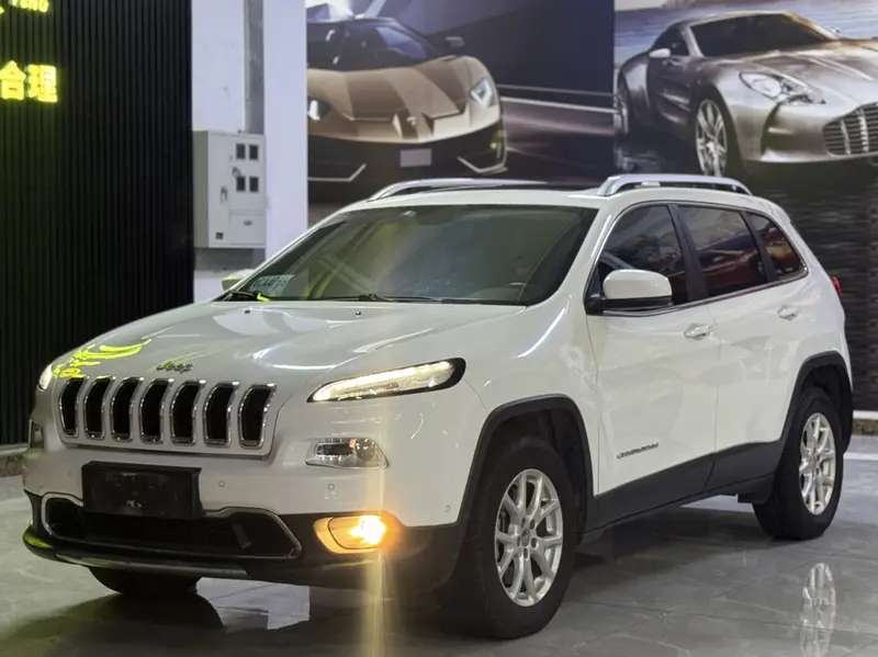Jeep Cherokee 2.4 L