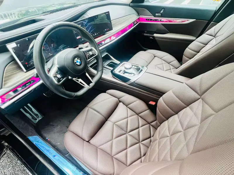 BMW 7 Series — фото 11