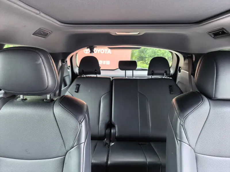 Toyota Granvia — фото 9