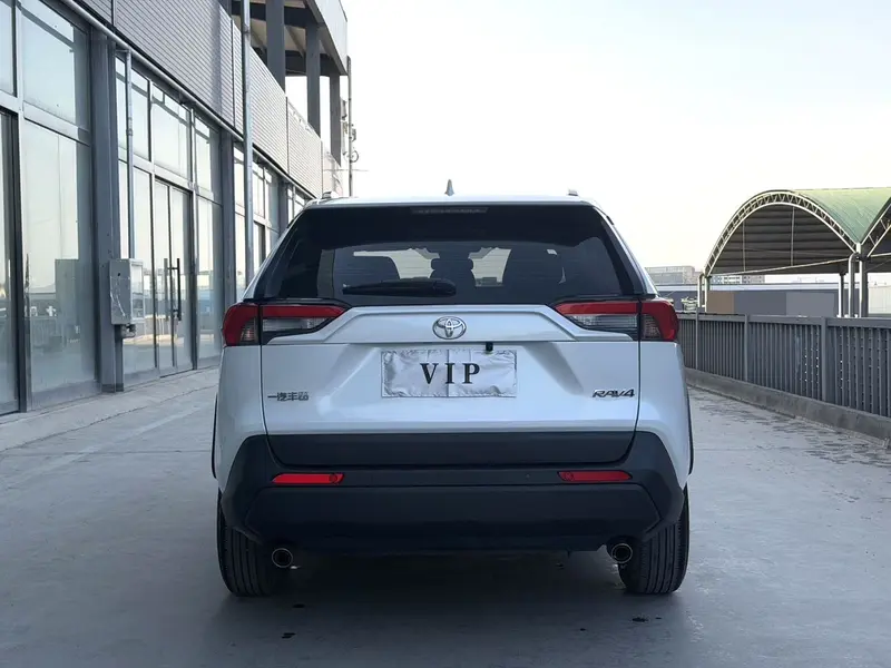 Toyota RAV4 — фото 5