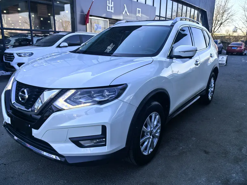 Nissan X-Trail — фото 1