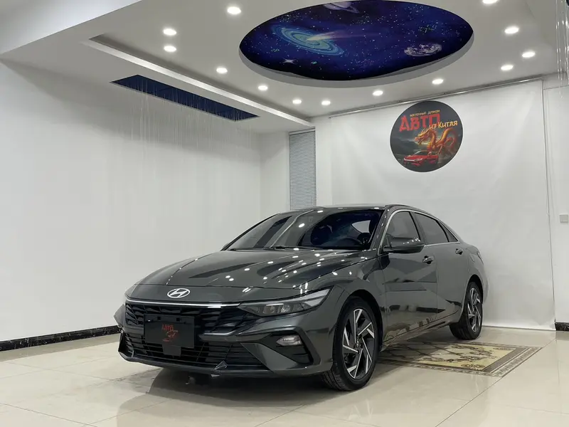 Hyundai Elantra — фото 1
