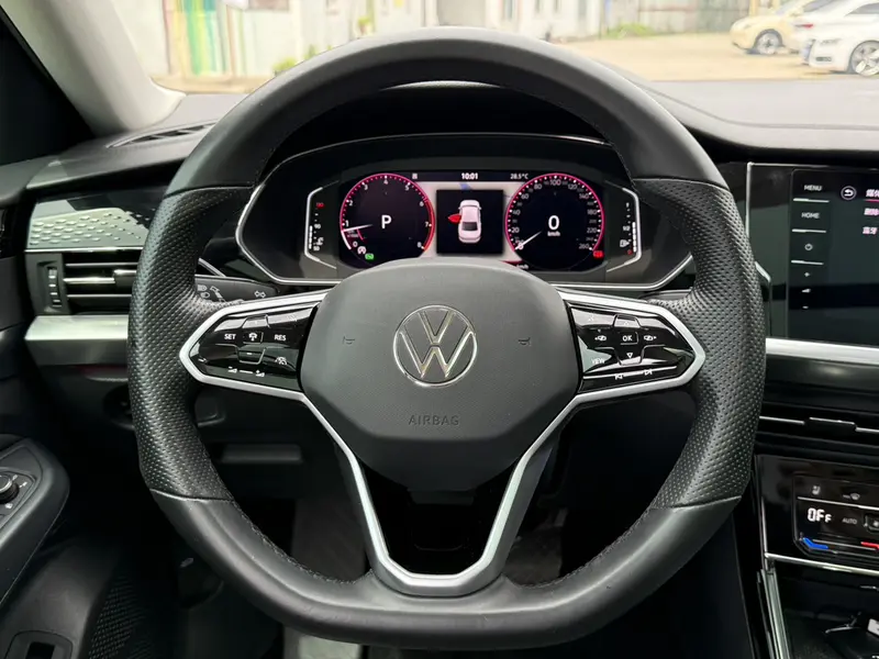 Volkswagen Passat — фото 11
