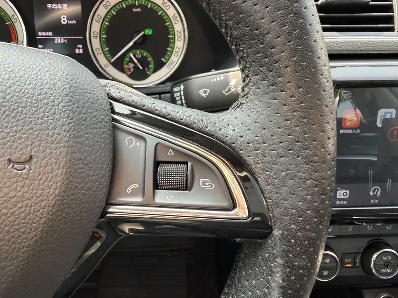 Skoda Superb — фото 14