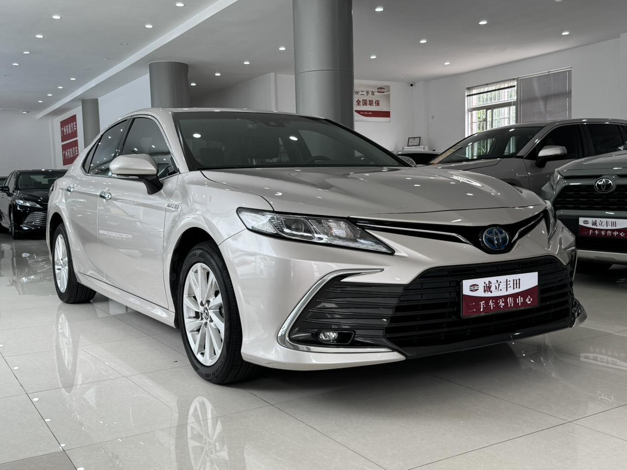 Toyota Camry: фотография 3 из 27