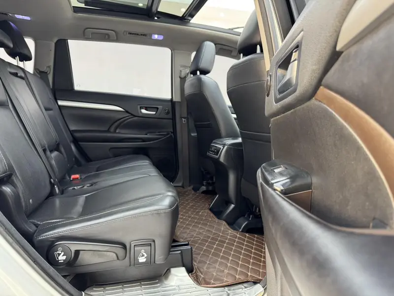 Toyota Highlander — фото 11