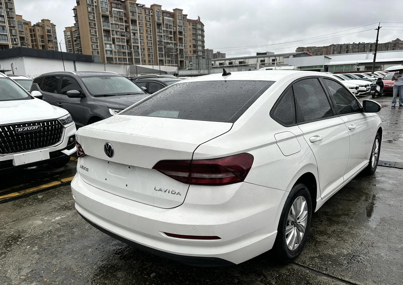 Volkswagen Lavida: фотография 15 из 17