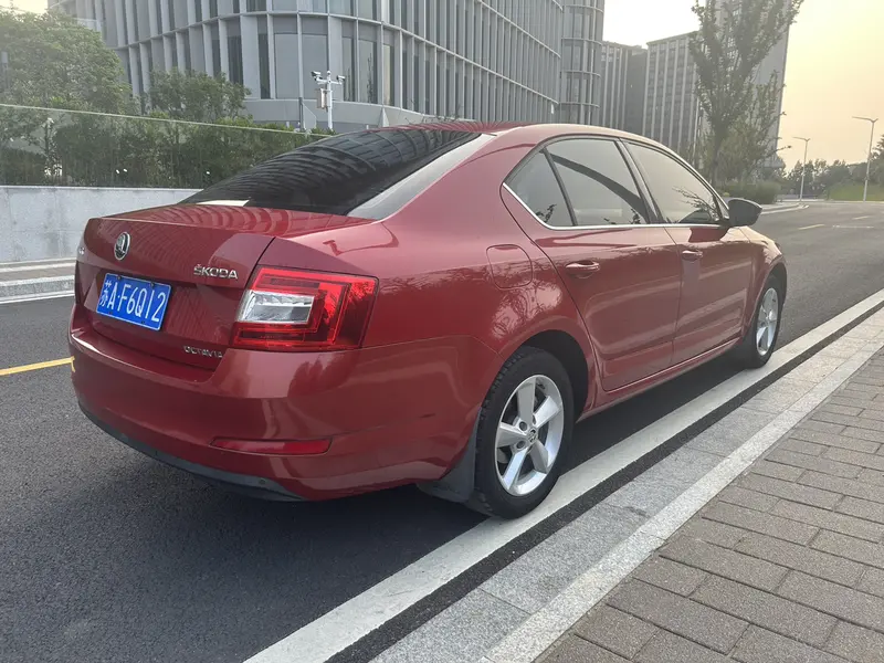 Skoda Octavia — фото 7