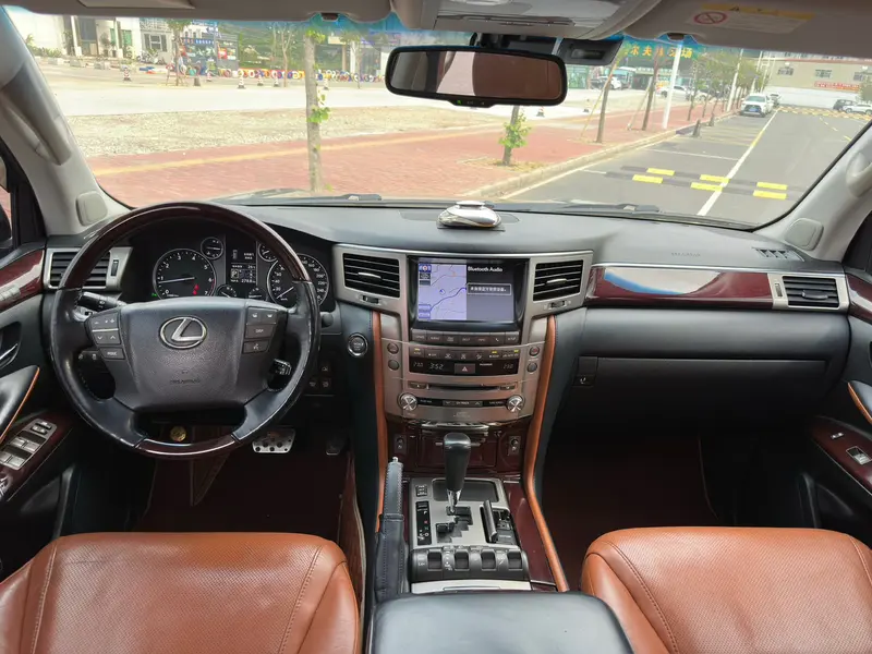 Lexus LX — фото 7