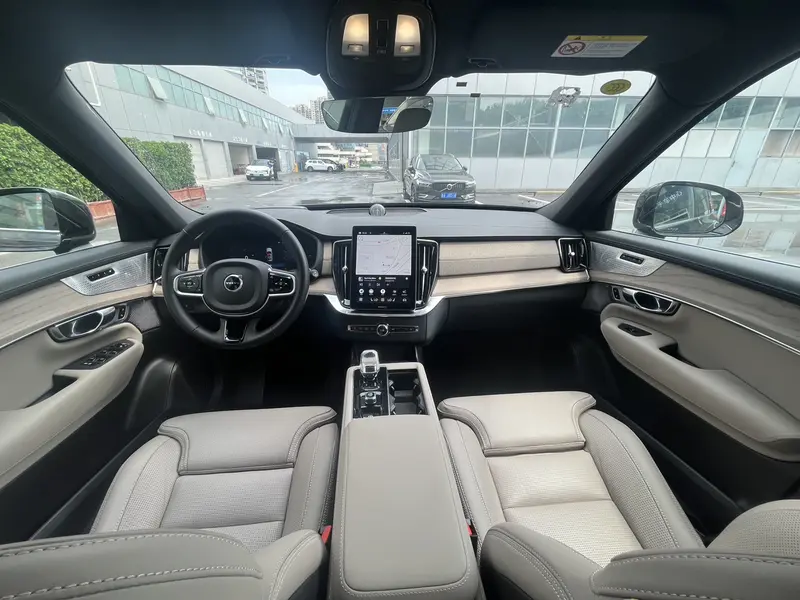 Volvo XC 90 PHEV E T 8 Luxury 7 — фото 9