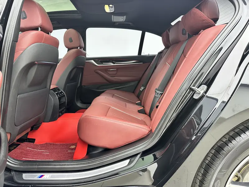 BMW 5 Series — фото 12