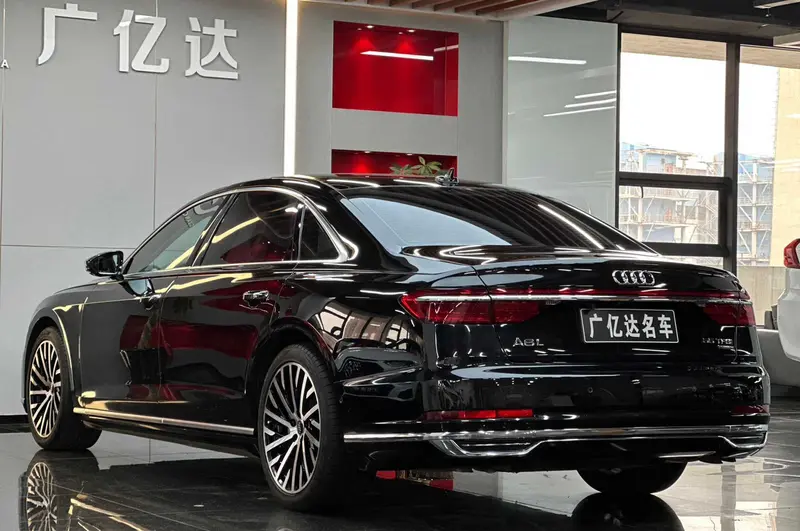 Audi A8 — фото 4