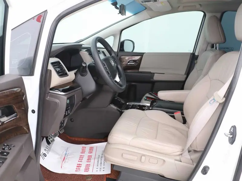Honda Odyssey — фото 13