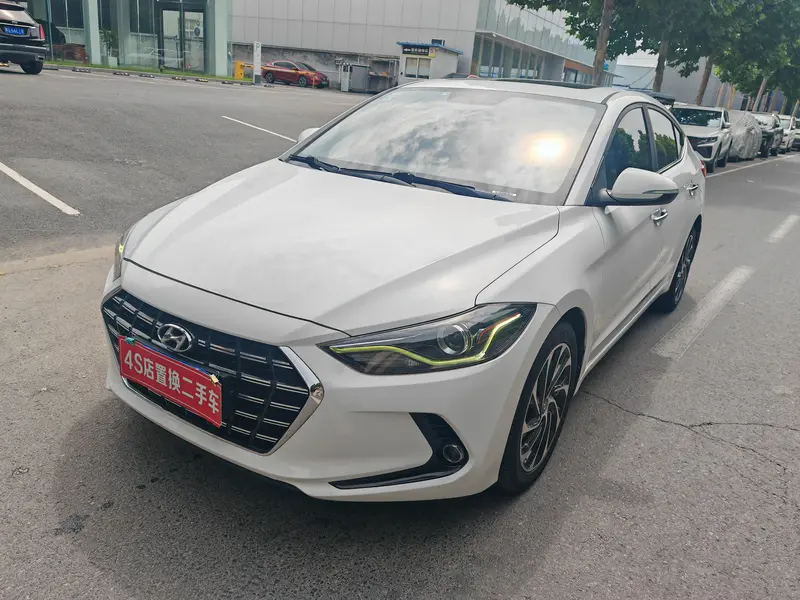 Hyundai Elantra — фото 1