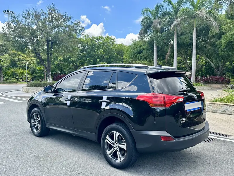 Toyota RAV4 — фото 5