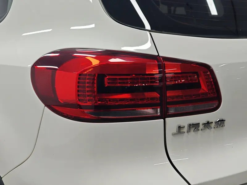 Volkswagen Tiguan — фото 10