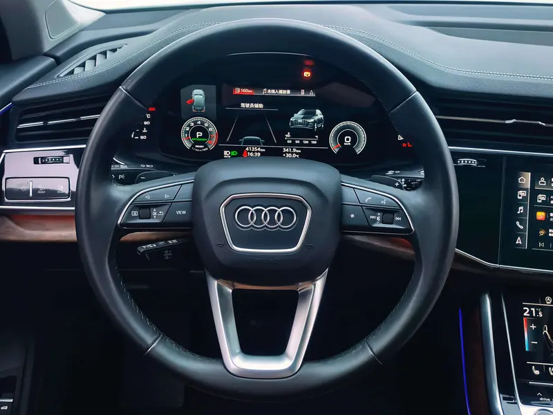 Audi Q7 — фото 14