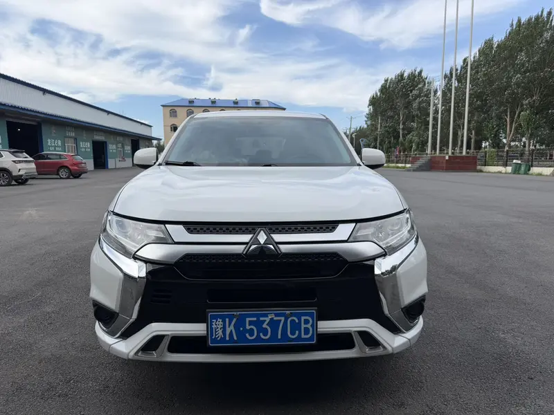 Mitsubishi Outlander — фото 2