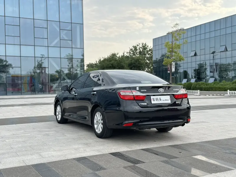 Toyota Camry — фото 4